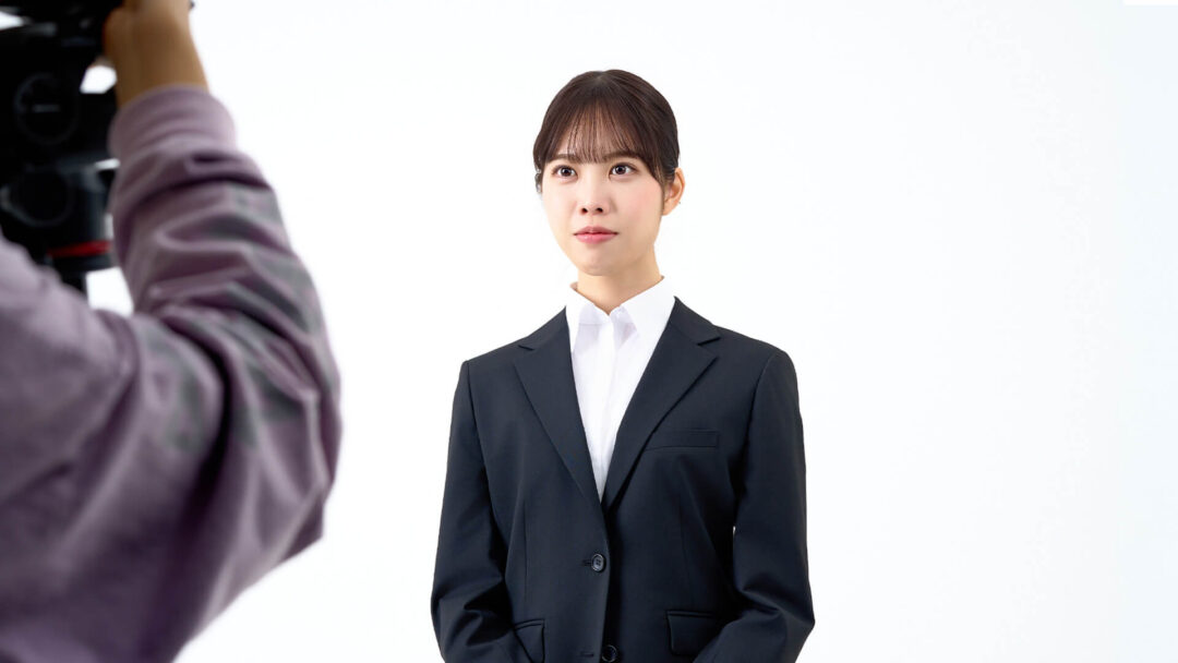 撮影されている女性の画像