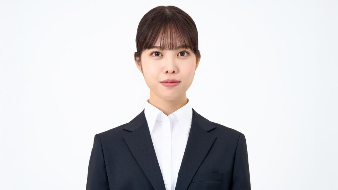 スーツを着た女性の画像